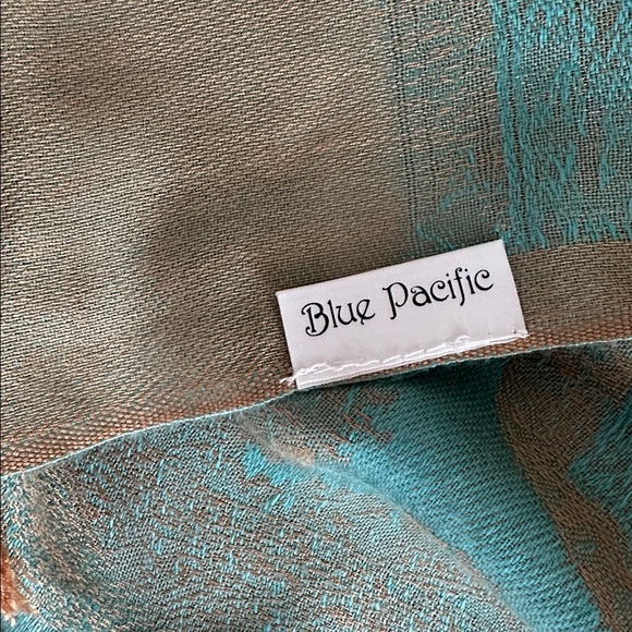 Chic Teal and Gold Blue Pacific Women's Wrap. - Picture 8 of 12